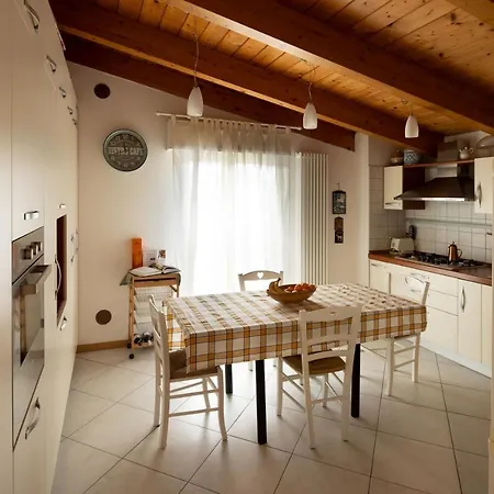 Il Glicine A דירה פסארו